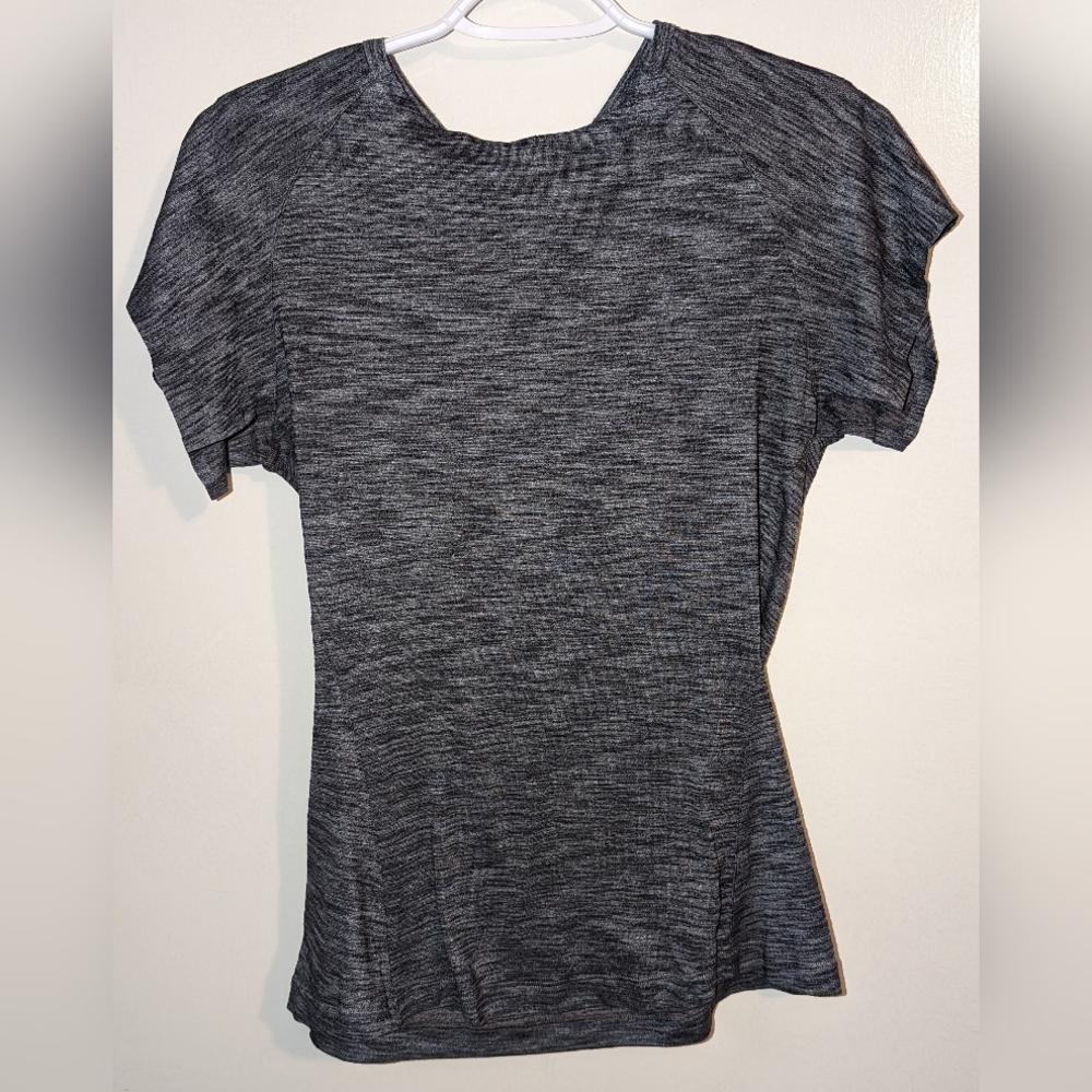 Lululemon Gray Workout Top / Size 8